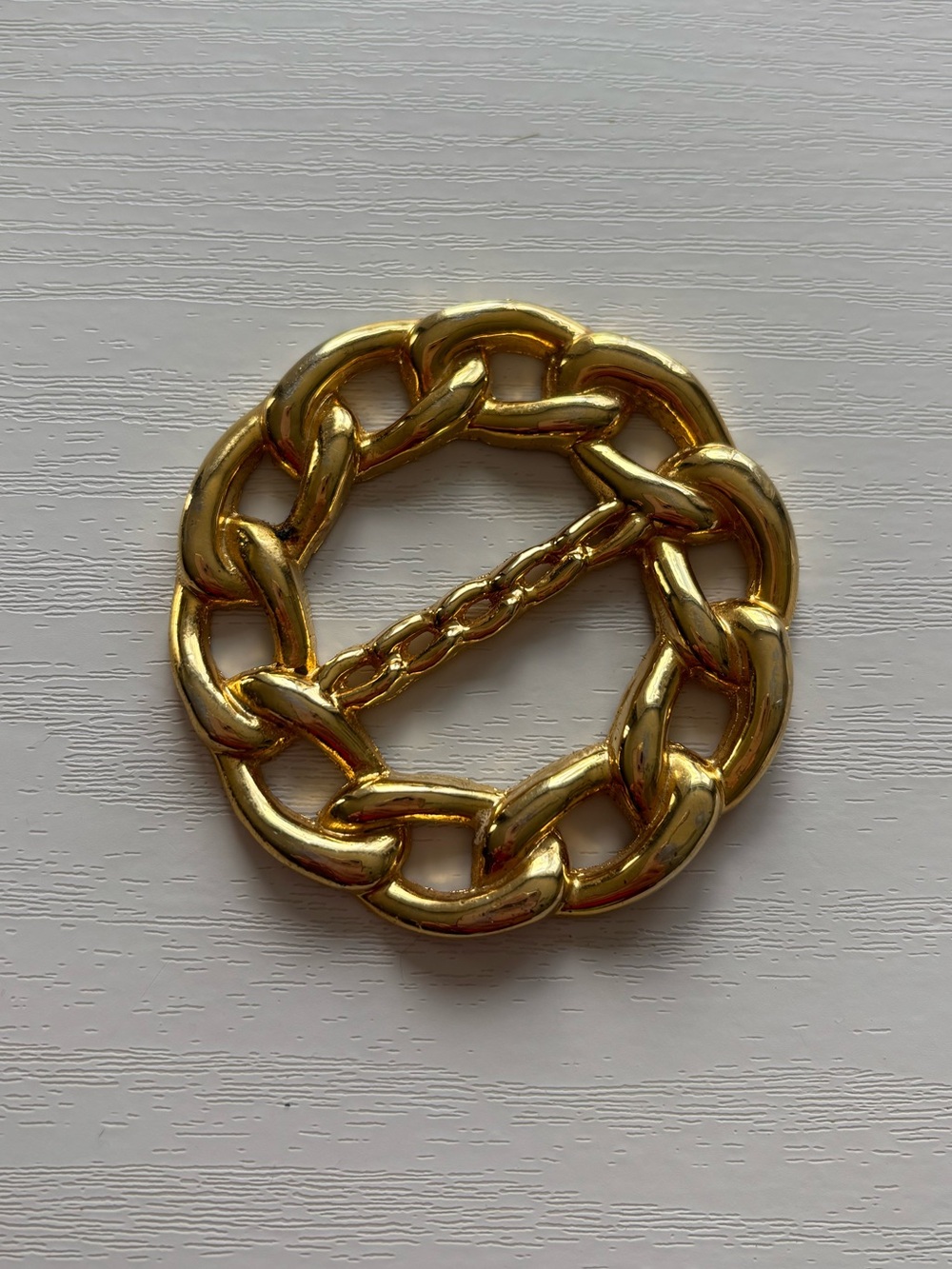 Gold Chain-Link Round / T Shirt Clip?